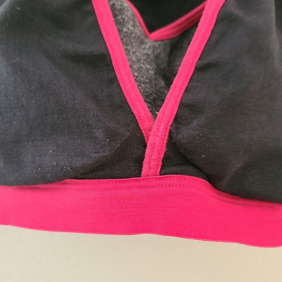 2 Medium Cake Lotus Hands Free Pumping Sports Nursing Bra pink & teal VGUC - Picture 7 of 13